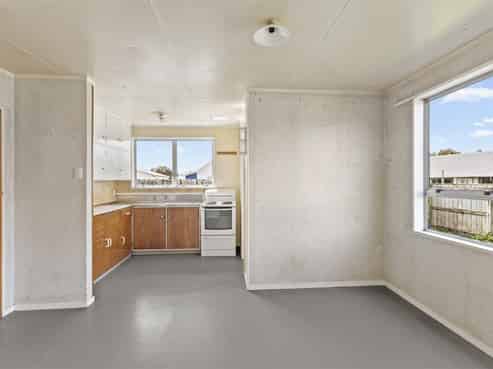 86B Henley Street, Westport