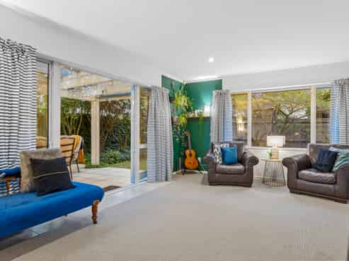 2 Lewisham Park, Saint Albans