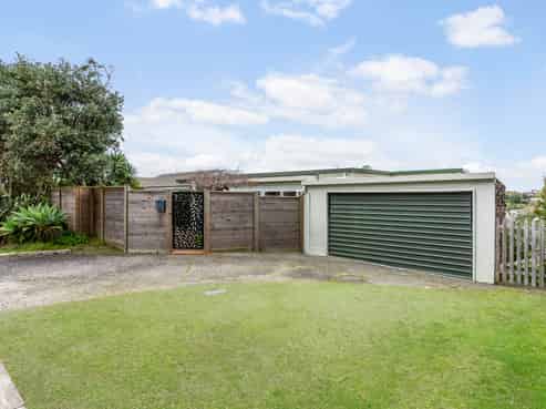 208 Glamorgan Drive, Torbay