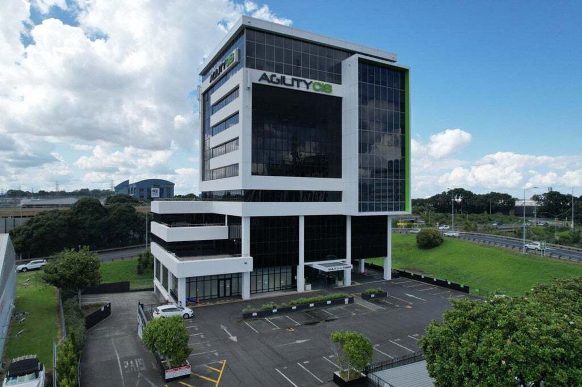 Modern Level 3 Office with Balcony | 213 m²