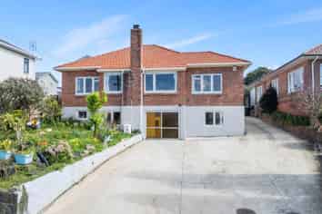 30 & 30A  Ngatiawa Street, One Tree Hill