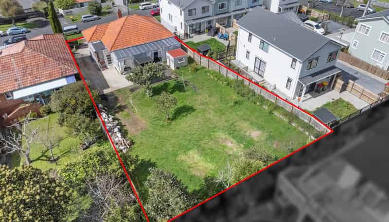 30 & 30A  Ngatiawa Street, One Tree Hill