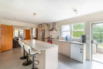2 Hinemoa St, Paraparaumu