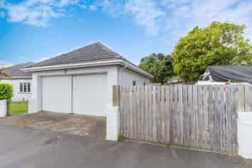 2 Hinemoa St, Paraparaumu