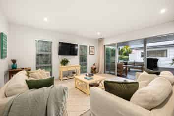 5 Wrybill Way, Point Wells