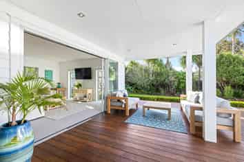 5 Wrybill Way, Point Wells
