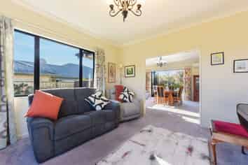 17 Hart Road, Richmond