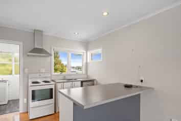2/619 Beach Road, Rothesay Bay