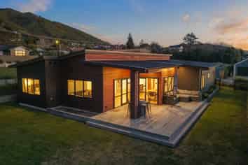 10 Kārearea Avenue, WAIKANAE