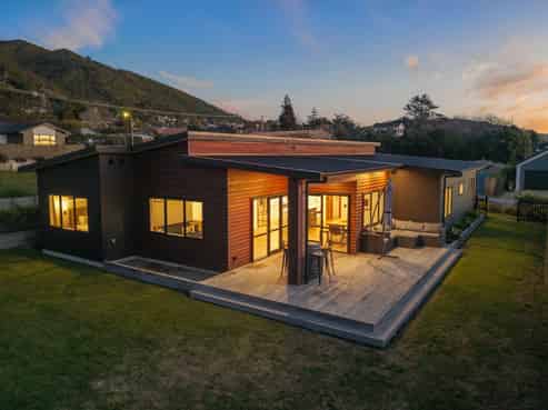 10 Karearea Avenue, Waikanae