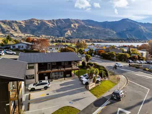CBD Offices with Mountain Views For Lease