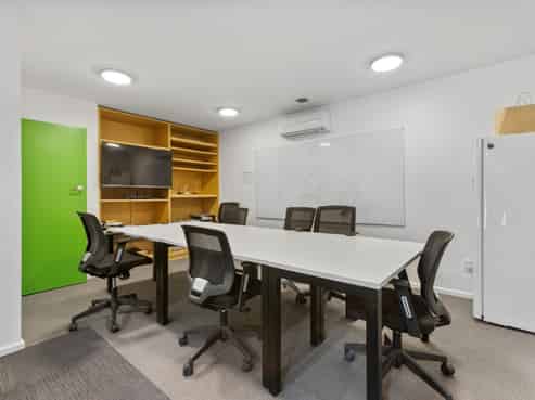 CBD Offices with Mountain Views For Lease