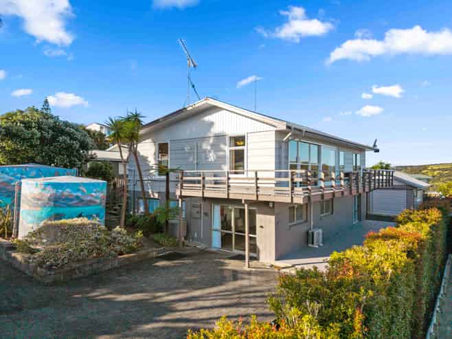 12 Everard Avenue, Army Bay