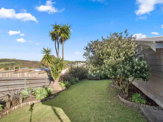 12 Everard Avenue, Army Bay