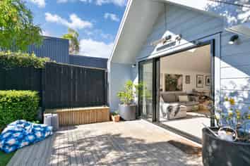15 Milton Street, Berhampore
