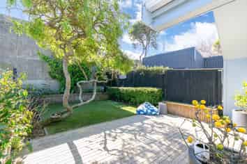 15 Milton Street, Berhampore