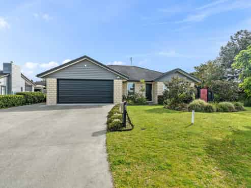 6 Stace Hopper Drive, One Tree Point