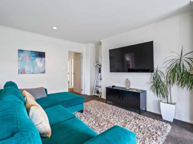 6 Stace Hopper Drive, One Tree Point