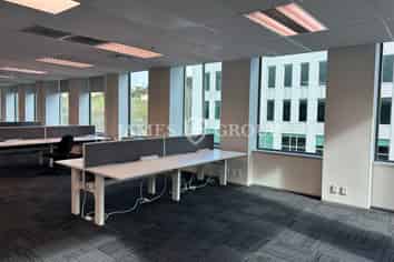 LARGE CITY FRINGE OFFICE WITH FLEXIBLE LAYOUT