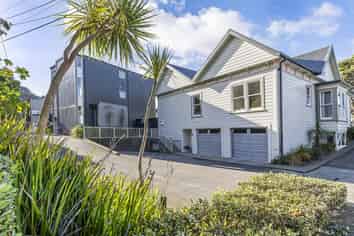 17/3 Severn Street, Island Bay