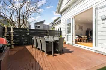 17/3 Severn Street, Island Bay