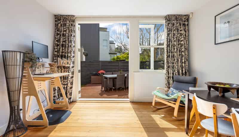 17/3 Severn Street, Island Bay