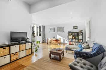 17/3 Severn Street, Island Bay