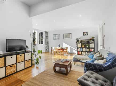 17/3 Severn Street, Island Bay