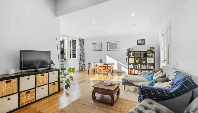 17/3 Severn Street, Island Bay