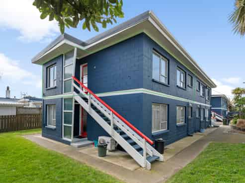 8/218 Onepu Road, Lyall Bay