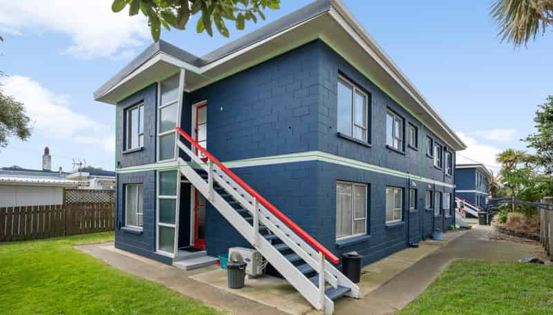 8/218 Onepu Road, Lyall Bay