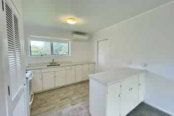 11B Tallington Crescent, Torbay