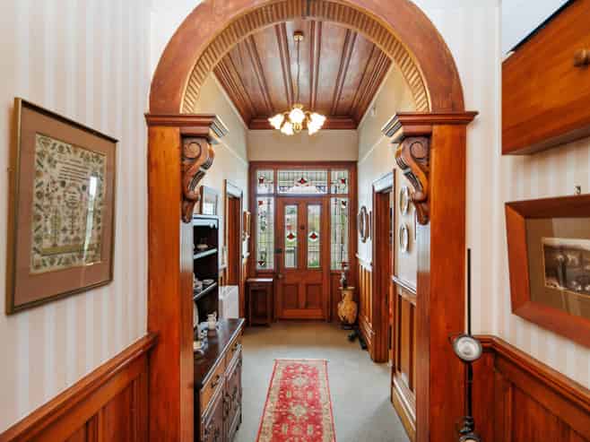 11 Kings Court, Roslyn