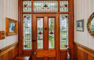 11 Kings Court, Roslyn