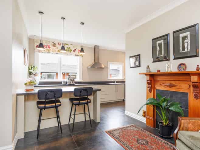 11 Kings Court, Roslyn