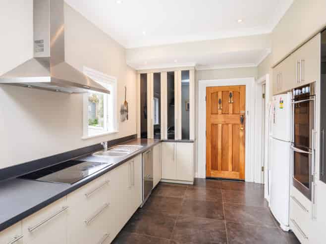 11 Kings Court, Roslyn