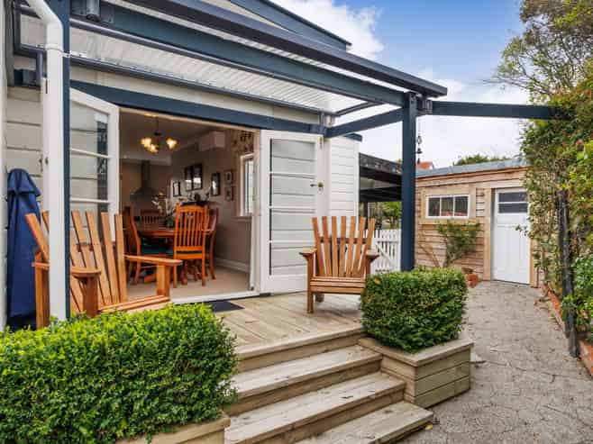 11 Kings Court, Roslyn