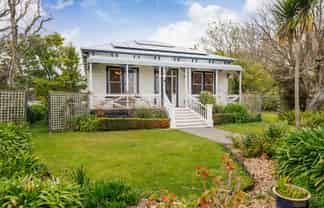 11 Kings Court, Roslyn