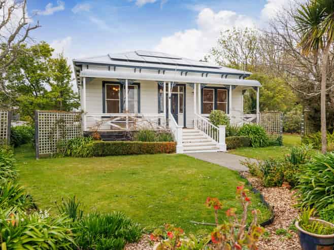 11 Kings Court, Roslyn
