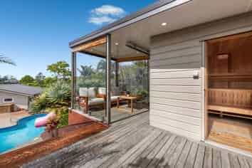 10 Charles Dickens Drive, Mellons Bay