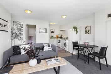 1A/13 Palm Grove, Berhampore