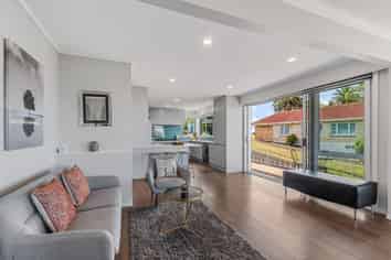 27 High Road, Glenfield