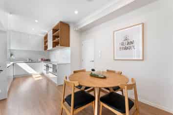 3/110 Royal Road, Massey
