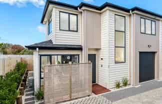 3/110 Royal Road, Massey