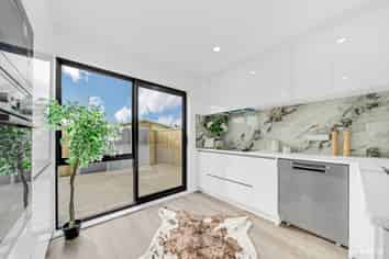 43B Beach Road, Pahurehure