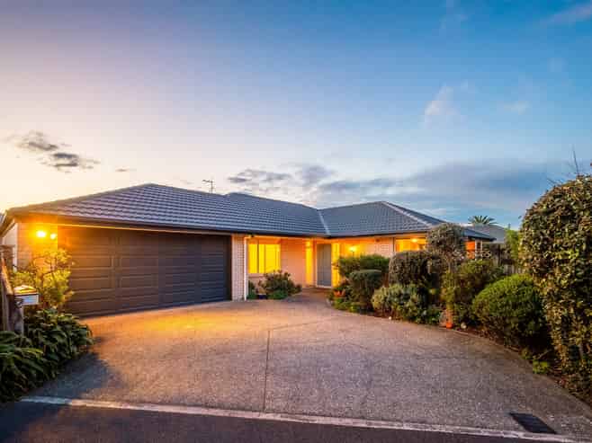 2 Bella Grove Way, The Wood