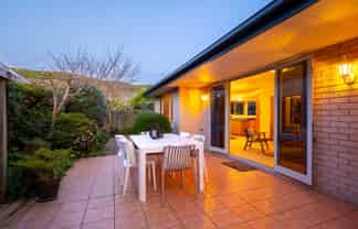 2 Bella Grove Way, The Wood