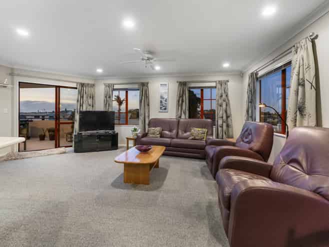 2/161 Bucklands Beach Road, Bucklands Beach