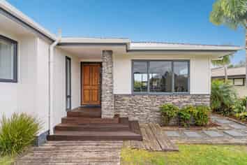 11 Morcom Drive, Cooks Beach