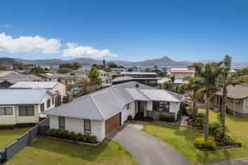 11 Morcom Drive, Cooks Beach